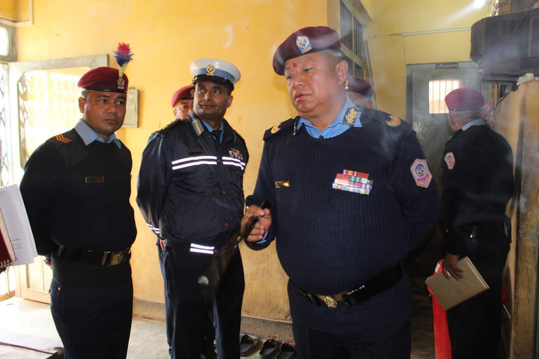 लुम्बिनी प्रदेश डिआईजी टेकप्रसाद राई जिल्ला प्रहरी पाल्पाको निरीक्षणमा