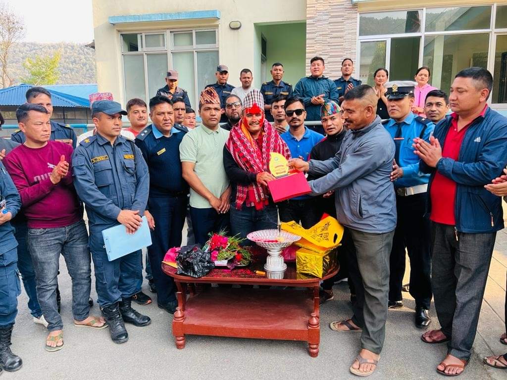 ईलाका प्रहरी कार्यालय भालुवाङका प्रहरी निरीक्षक सुजन शाहको भब्य बिदाई