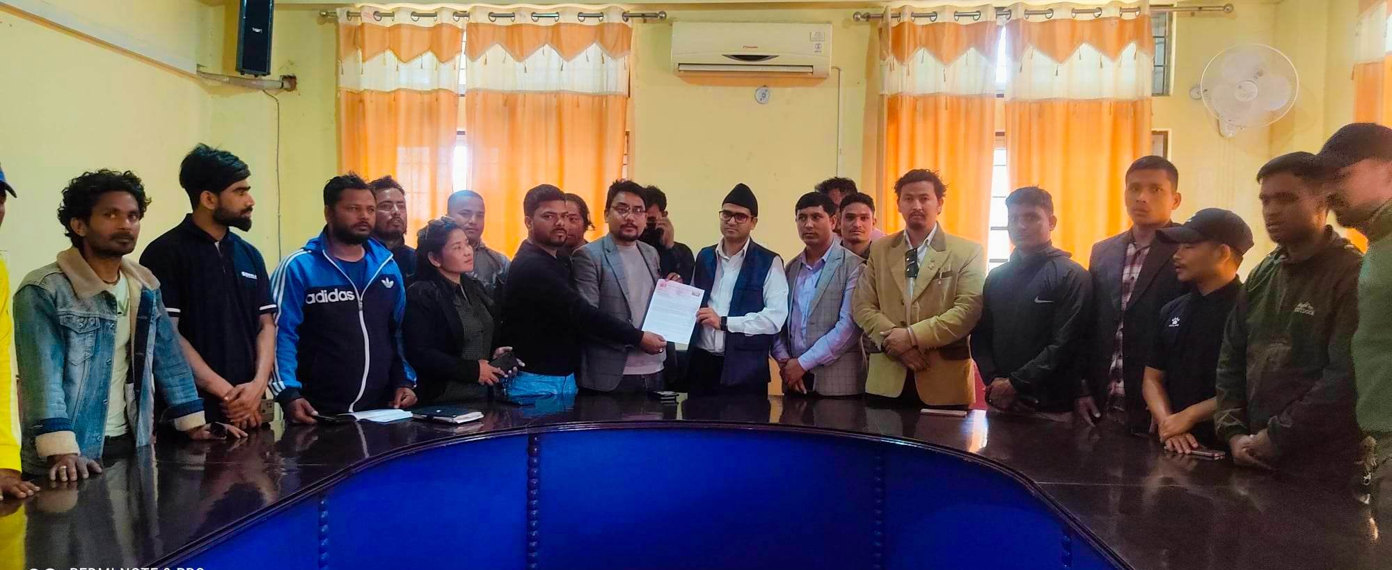 प्रधानमन्त्री प्रचण्डविरुद्ध मुद्दा दायर गरिएकोप्रति आपत्ति जनाउँदै वाइसिएल बाँकेले बुझायो ज्ञापन पत्र