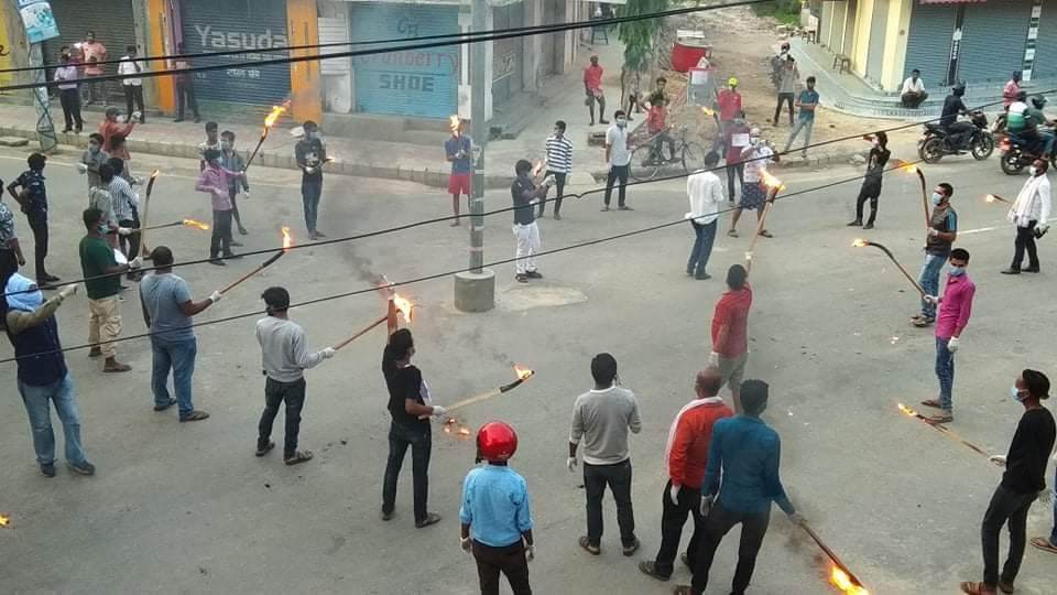प्रदेश नम्बर १ को ठाउँ-ठाउँमा मसाल जुलुस,मुख्यमन्त्री कार्कीको पुतला दहन