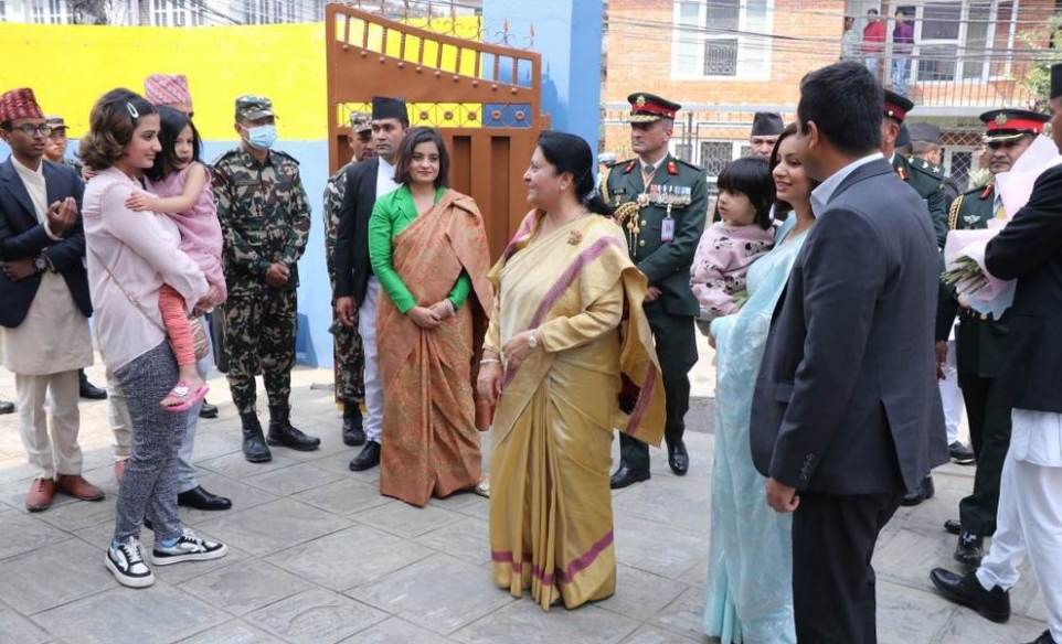 निवर्तमान राष्ट्रपति विद्यादेवी भण्डारी बालुवाटारस्थित आफ्नी छोरीको घर प्रवेश गरिन्