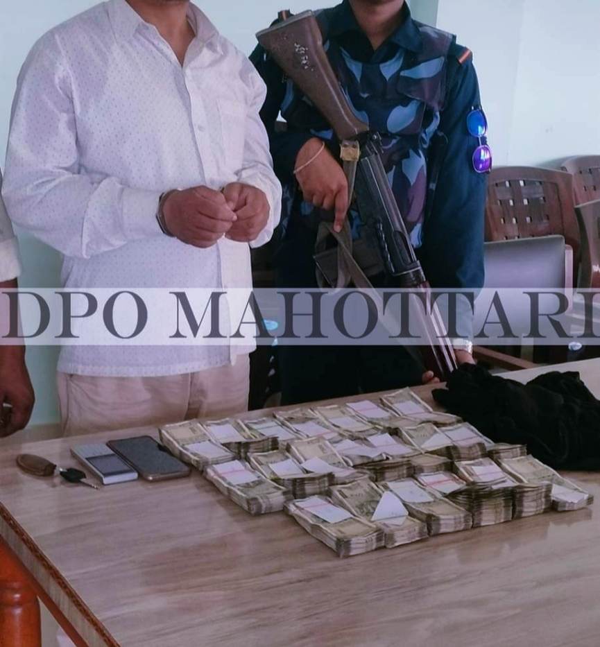 महोत्तरीमा भारु १० लाख रकमसहित एक जना युवक पक्राउ