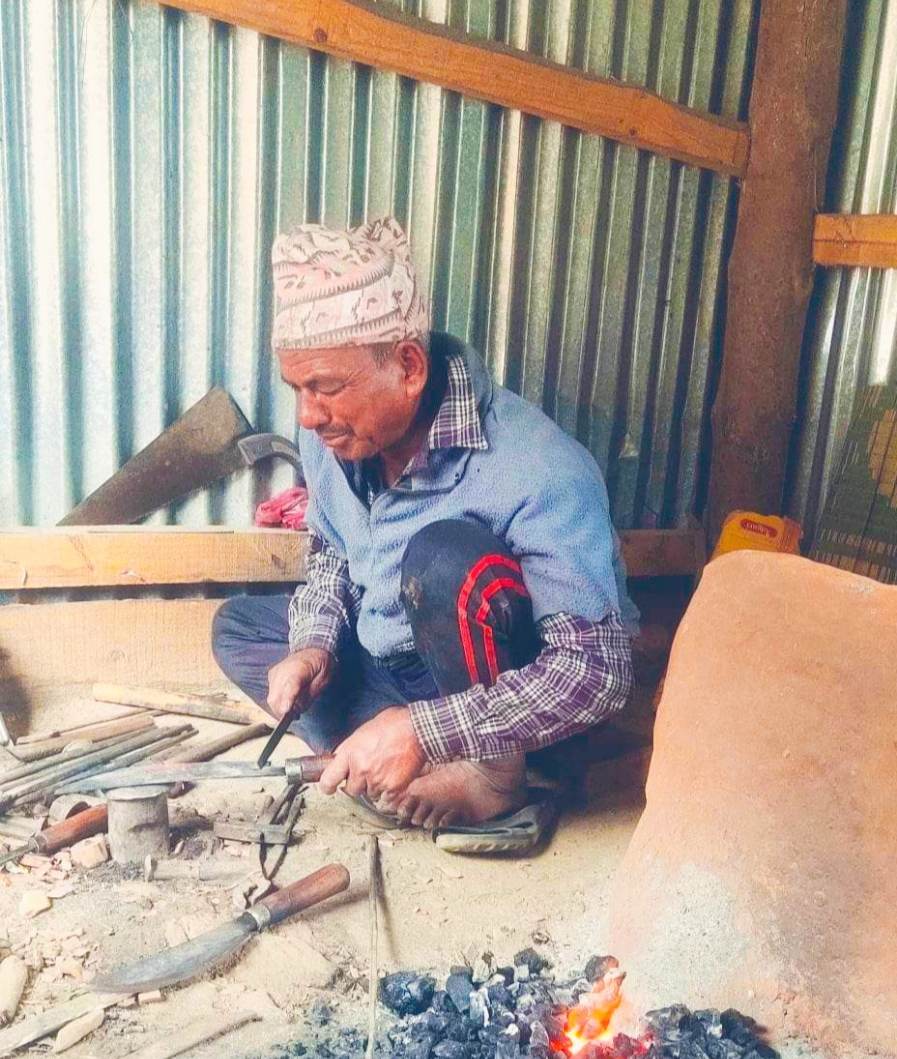 संकटमा पर्दै रोल्पामा परंरागत आरन पेशा,व्यावसायिक बनाउन स्थानिय सरकारले चासो दिएन