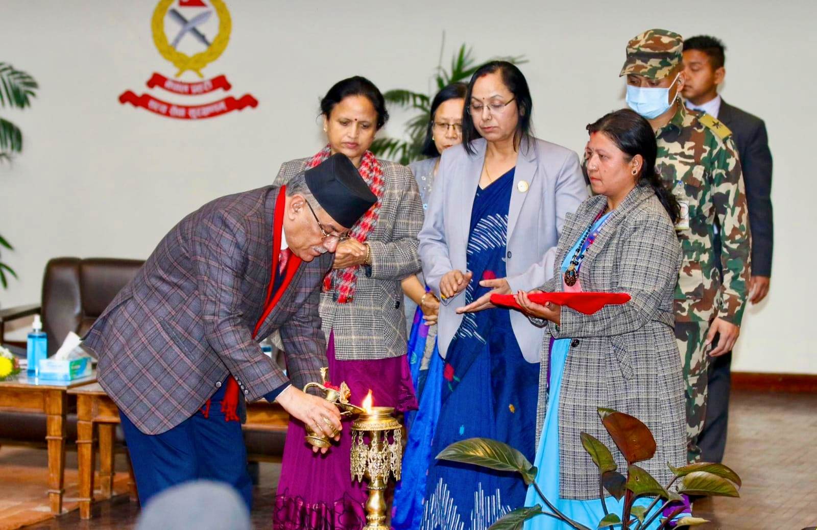 प्रधानमन्त्री प्रचण्डले पाठेघर र स्तन क्यान्सरको उपचार निःशुल्क बनाउँने