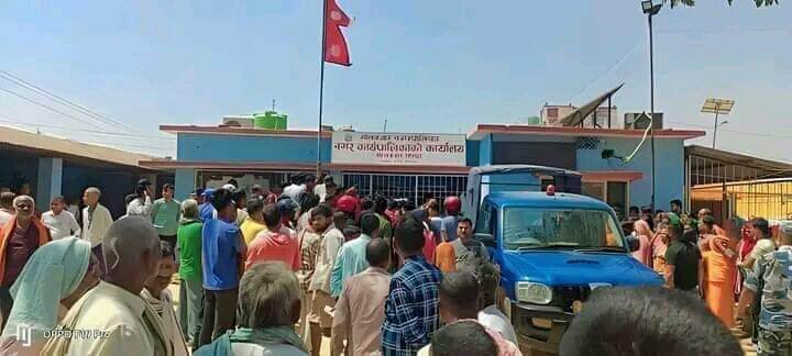 गोलबजार नगरपालिका : मेयर श्रेष्ठमाथि कालोमोसो दल्ने १ जना प्रहरीद्वारा पक्राउ