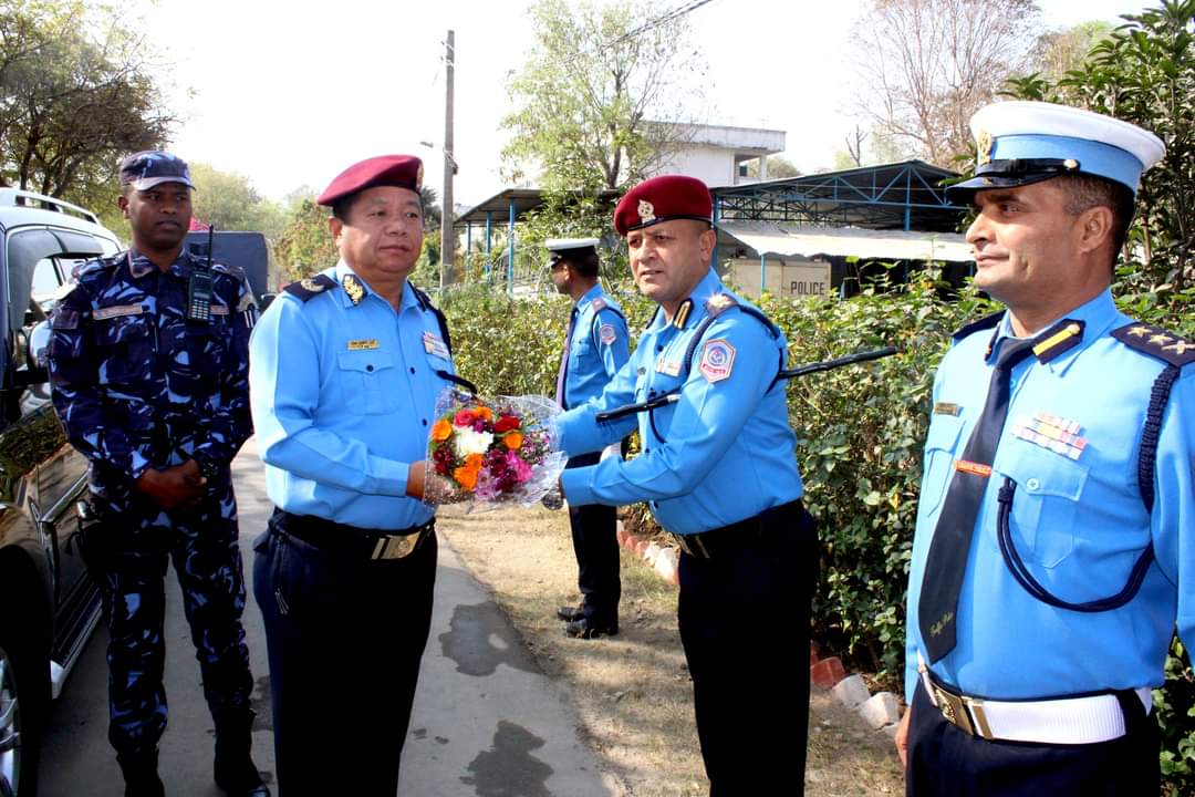 नागरिको प्रहरी भएर काम गर्न लुम्बिनी प्रदेश डिआईजी टेक प्रसाद राईको निर्देशन