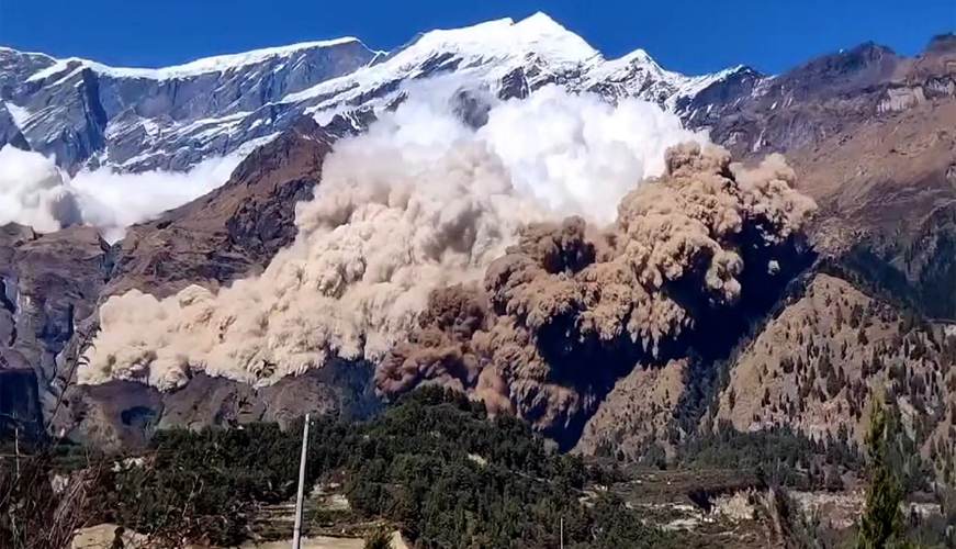 भारतको सिक्किम हिमपहिरोमा परेर ३ जना नेपालीको मृत्यु