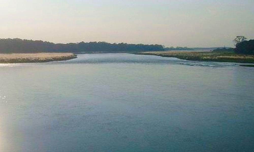 दाङकाे भालुवाङमा राप्ती नदीमा बगेर वेपत्ता भएका बालक मृत फेला