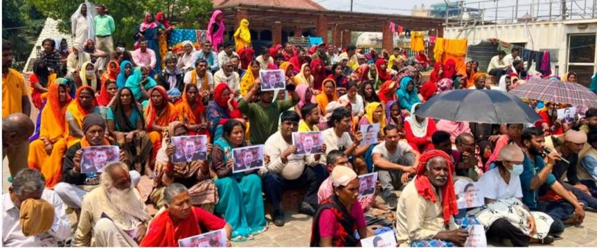 गृहमन्त्रीको फोटोसहित मिटरब्याजी पीडितको समस्या समाधान गर्न माग