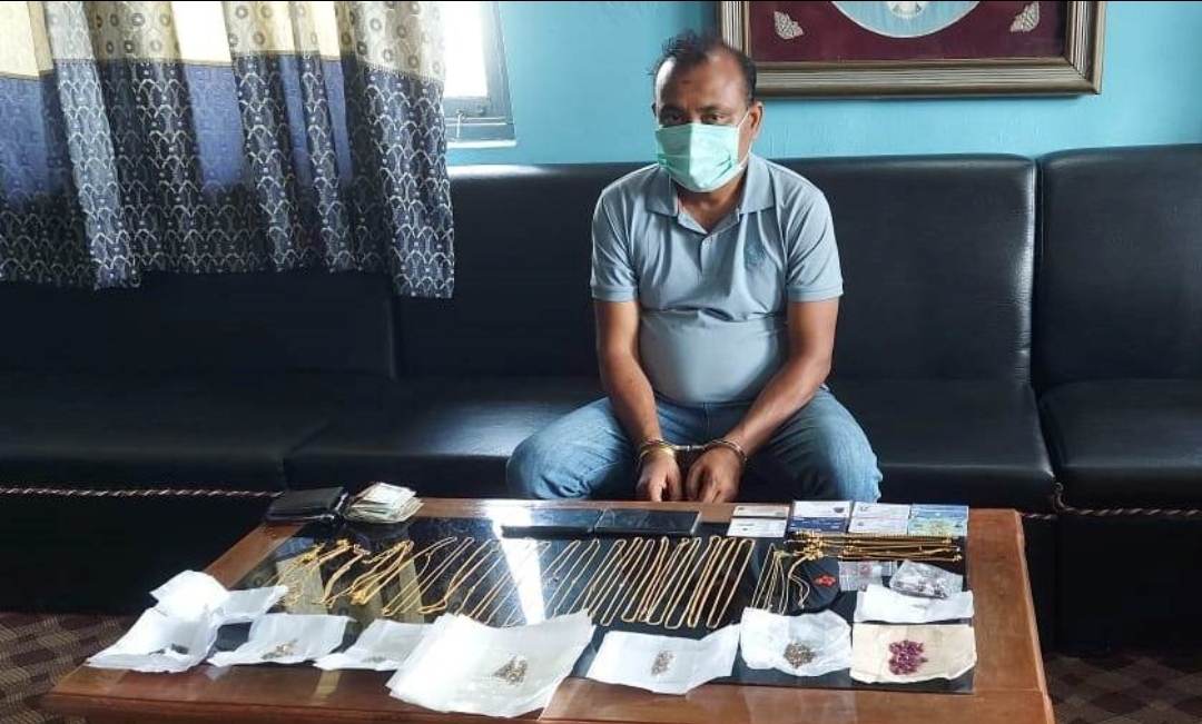 बिरगंजबाट प्रहरीले सुन र हिराका विभिन्न किसिमका पत्थरहरू सहित १ जना पक्राउ