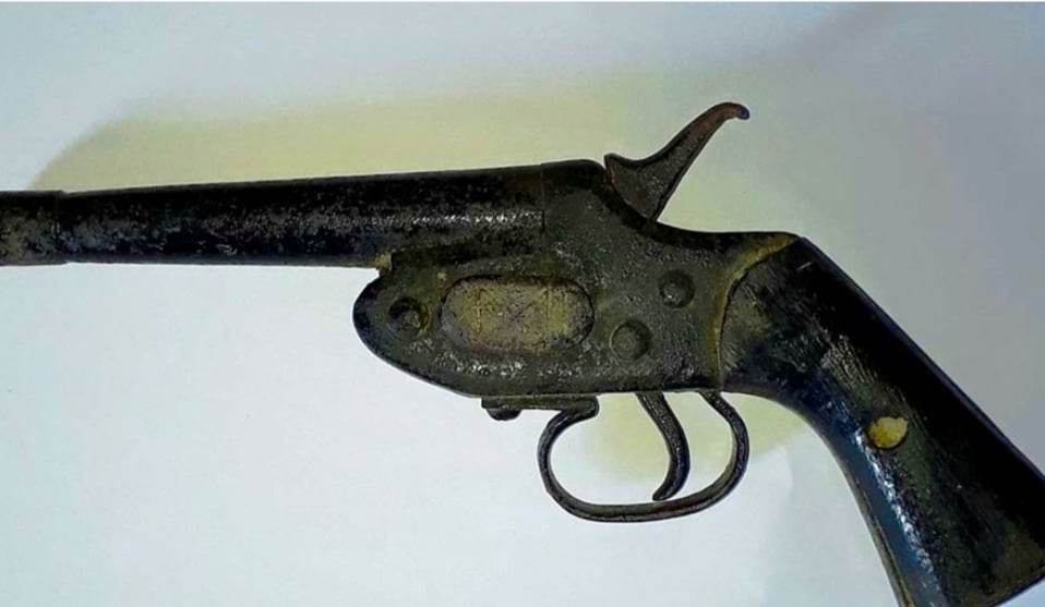 नेपालगन्जको एक डान्सबारबाट पेस्तोलसहित एक जना पक्राउ