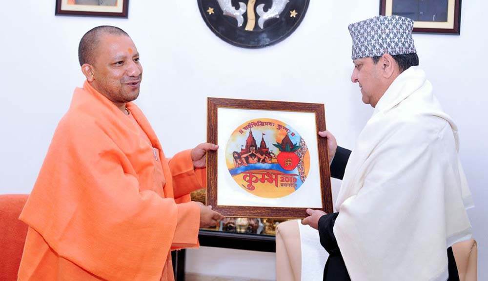 पूर्वराजा ज्ञानेन्द्र शाह र भारतीय उत्तर प्रदेशका मुख्यमन्त्री योगी आदित्यनाथबीच भेटघाट