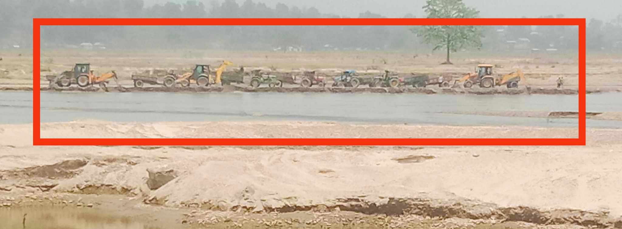 दाङको राजपुर २ मा दिनडाहदै राप्ती नदि खाडीमुलुक बन्दै दर्जनौं स्काईभेटर प्रयोग गरि उत्खनन