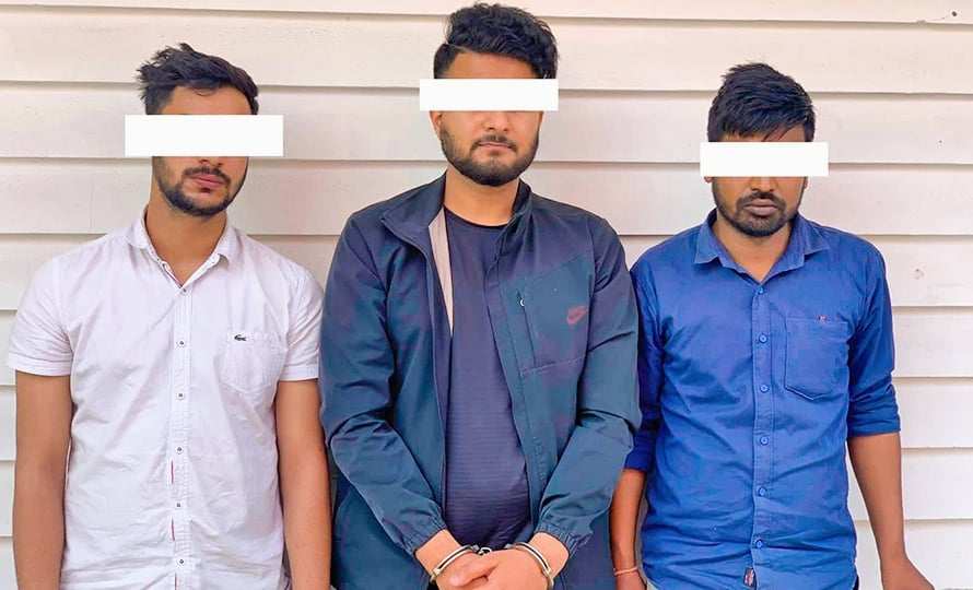 वाटसपमा चिट्ठा परेको भन्दै २२ लाख ठगी गर्ने गिरोहका ३ जना प्रहरीद्वारा पक्राउ