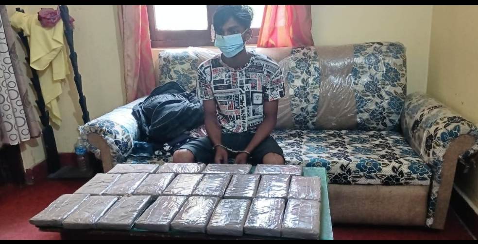 पर्सा  लागुऔषध मोटरसाइकल सहित १ जना पक्राउ