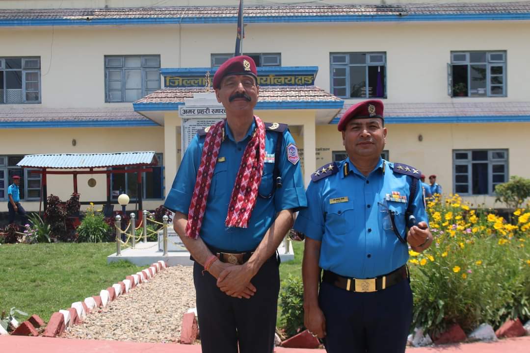 लुम्बिनी प्रदेश प्रहरी प्रमुख डिआईजी उमेशराज जोशी जिल्ला प्रहरी दाङको निरिक्षणमा