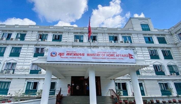 भुटानी शरणार्थी ठगी प्रकरण उत्कर्षमा पुगेका बेला सरकारले गृह सचिव हेरफेर