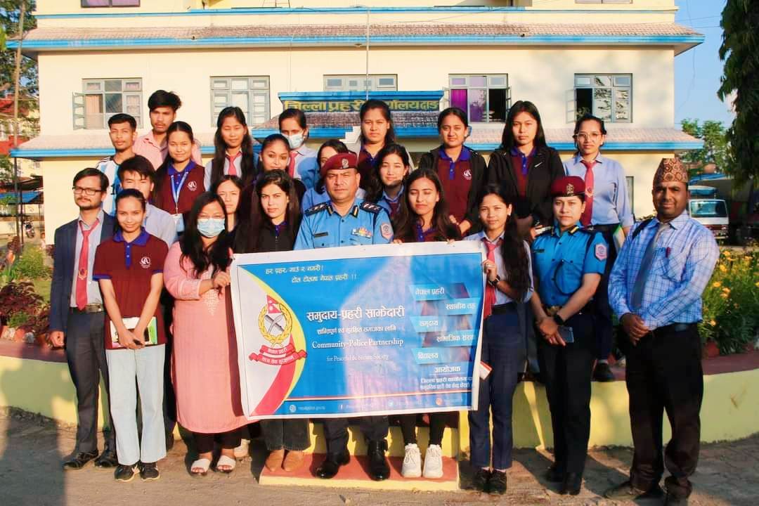 दाङ एसपी बिर बहादुर वली विद्यार्थीहरु अपराधबाट टाढा रहने उपायहरु सिकाउदै