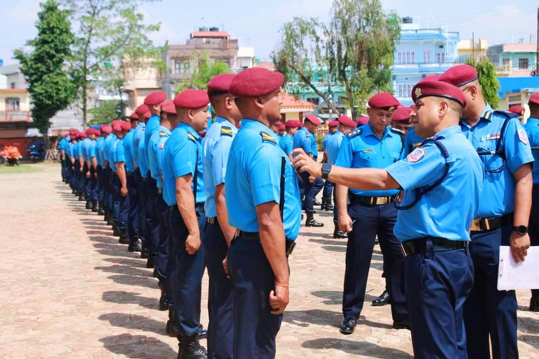 दाङ एसपी वीरबहादुर वली साप्ताहिक निरीक्षणमा नागरिकको प्रहरी भएर काम गर्न निर्देशन