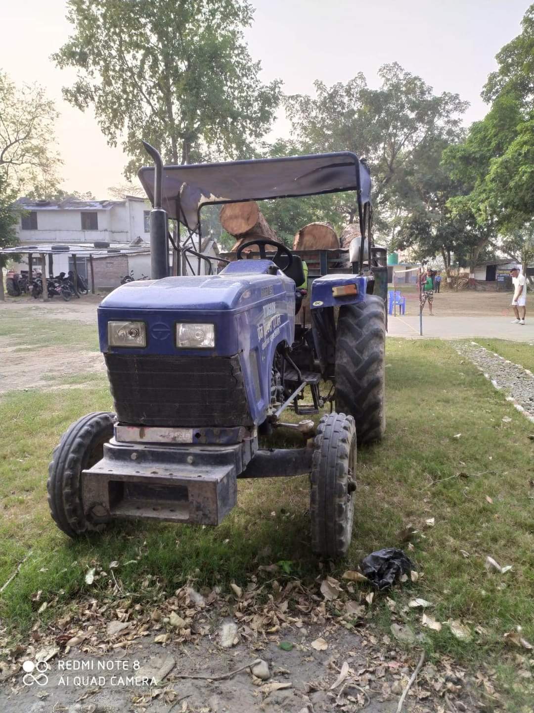 ईलाका प्रहरी कार्यालय सुखडले ५ वटा गोलिया काठसहित ट्याक्टर पक्राउ