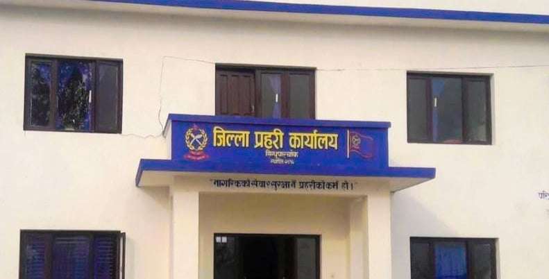 दुर्घटना गरेर फरार लाइसेन्स नभएकालाई बचाउन खोज्दा नक्कली डाईभर पक्राउ