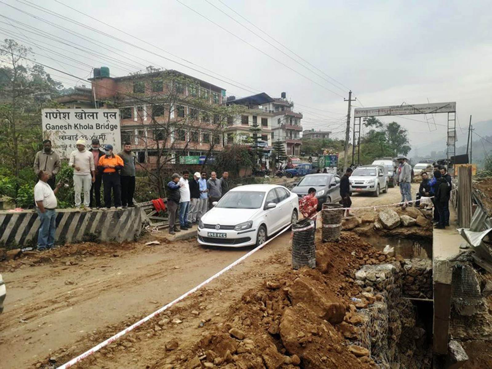पृथ्वी राजमार्ग भासिएर अवरुद्ध बनेको सडक १८ घण्टापछि एकतर्फी खुल्यो