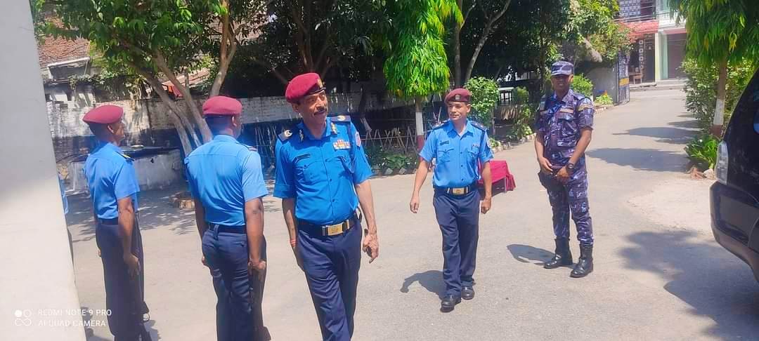 डिआईजी उमेशराज जोशी ईलाका प्रहरी कार्यालय भालुवाङको निरीक्षणमा