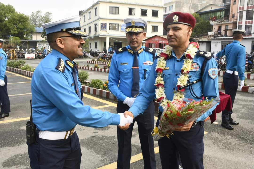 एआईजी ज्ञवालीद्वारा काठमाडौं उपत्यका ट्राफिक प्रहरी कार्यालय रामशाहपथको निरीक्षण