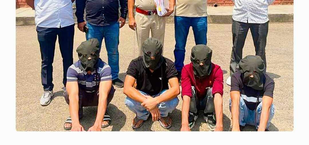 हतियार देखाएर चोरी तथा लुटपाट गरेको आरोपमा ४ जना नेपाली भारतमा पक्राउ