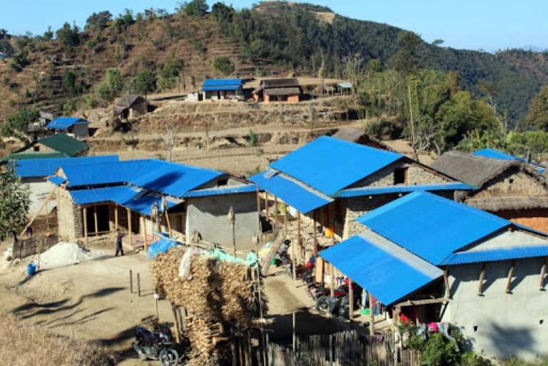 रोल्पामा खरको छाना हटाएर ३ हजार एक सय ६९ घरहरुमा जस्तापाता राखियो