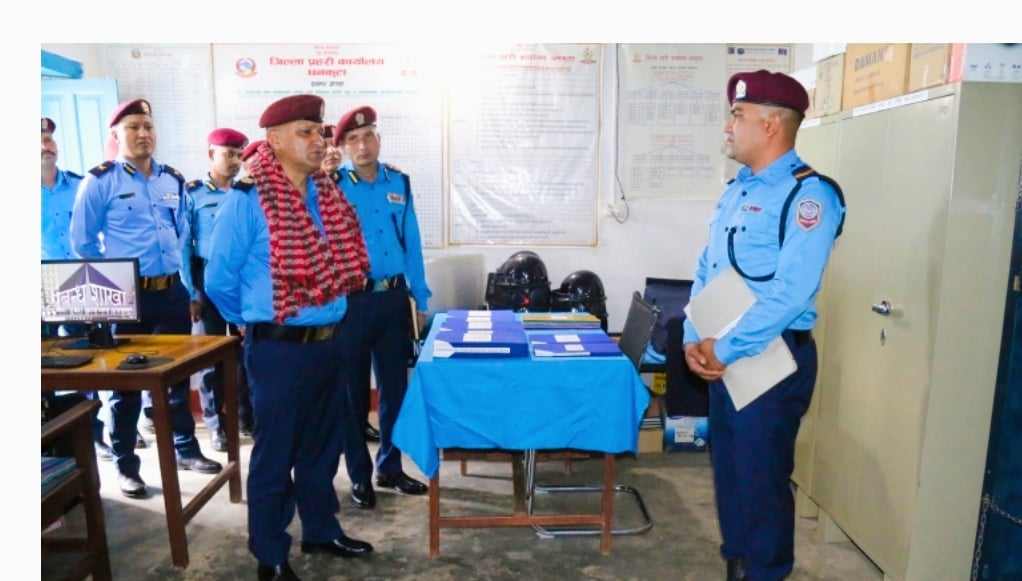 प्रदेश प्रहरी प्रमुख डिआईजी बास्तोला जिल्ला प्रहरी धनकुटाको निरीक्षणमा