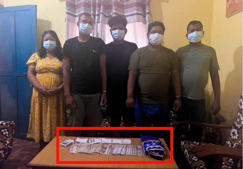 वडा प्रहरी लमहीले एक होटलबाट ४ जना जुँवाडे सहित होटल संचालक पक्राउ