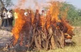 सर्लाहीको हरिपुरमा जल्दै गरेको शव प्रहरीले चिताबाट नियन्त्रणमा लियो