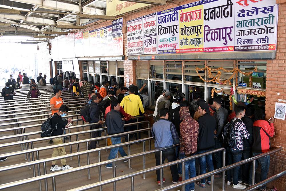 सम्पूर्ण सवारी नयाँ बसपार्क भित्रबाट सञ्चालन हुन थालेसँगै ५६ वटा टिकट काउण्टर
