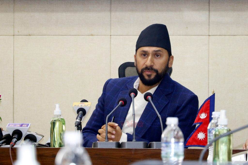 प्रधानमन्त्री प्रचण्डले सत्ता टिकाउनमै अलमल रास्वपाका अध्यक्ष : लामिछाने