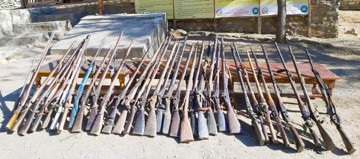नेपाल प्रहरीले विभिन्न प्रकारका हजारौं पुरानो हतियारहरु जलायो …