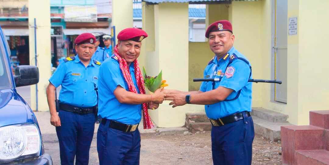एसएसपी दिपक कुमार बस्नेत जिल्ला प्रहरी कार्यालय दाङको निरीक्षणमा