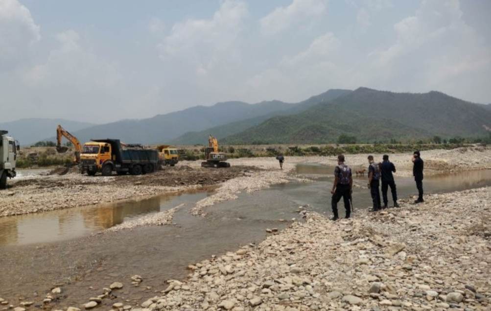 दाङका सिडियो सुशील वैद्यको ठाडो आदेशपछि राप्ती नदीमा उत्खनन बन्द