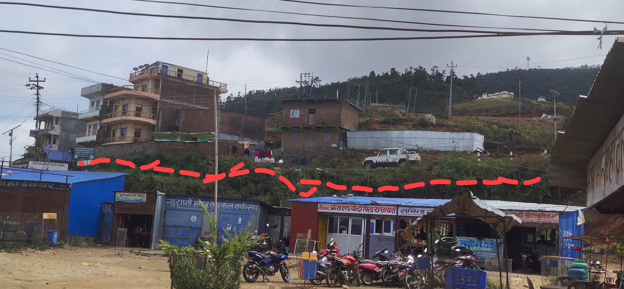 होलेरीमा मन्दिरको जग्गामा ब्यक्तिको पक्कि घर कम्जोर र रमिते बन्यो स्थानिय सरकार