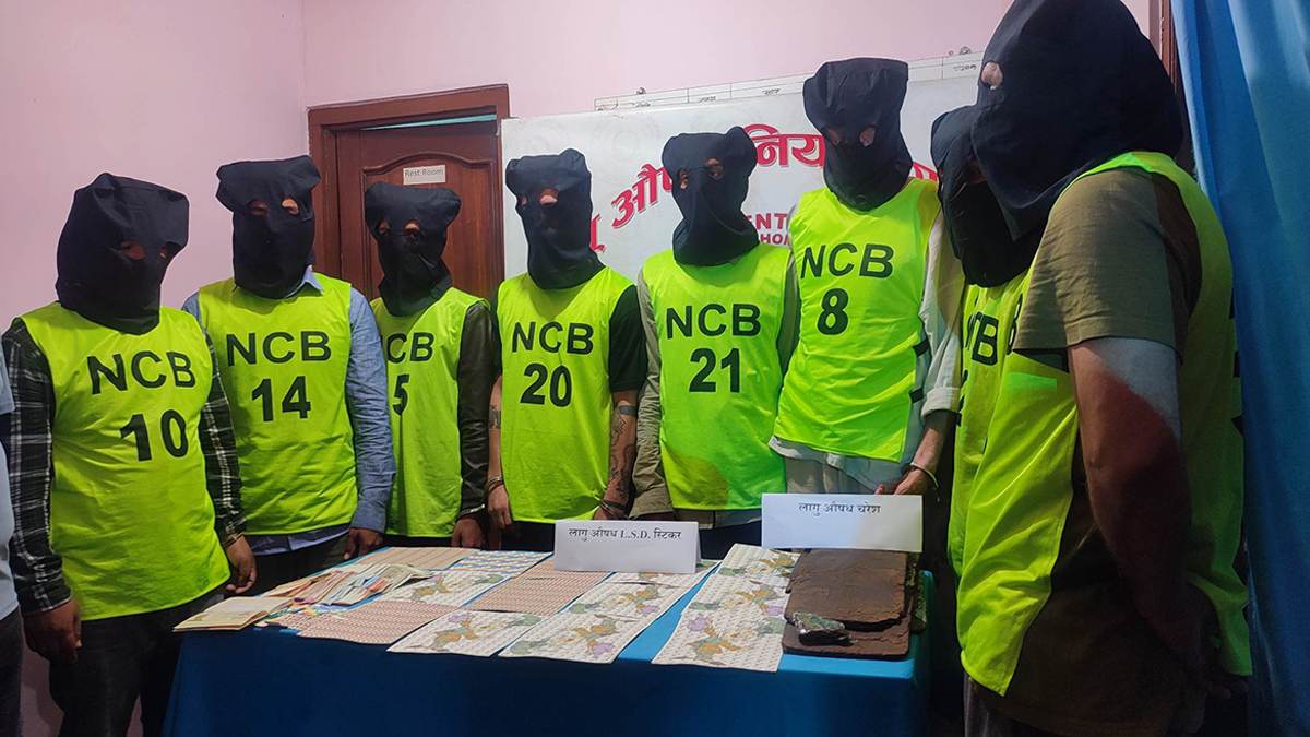 लागूऔषध कारोबारमा संलग्न ५ जना विदेशीसहित १२ जनालाई पक्राउ