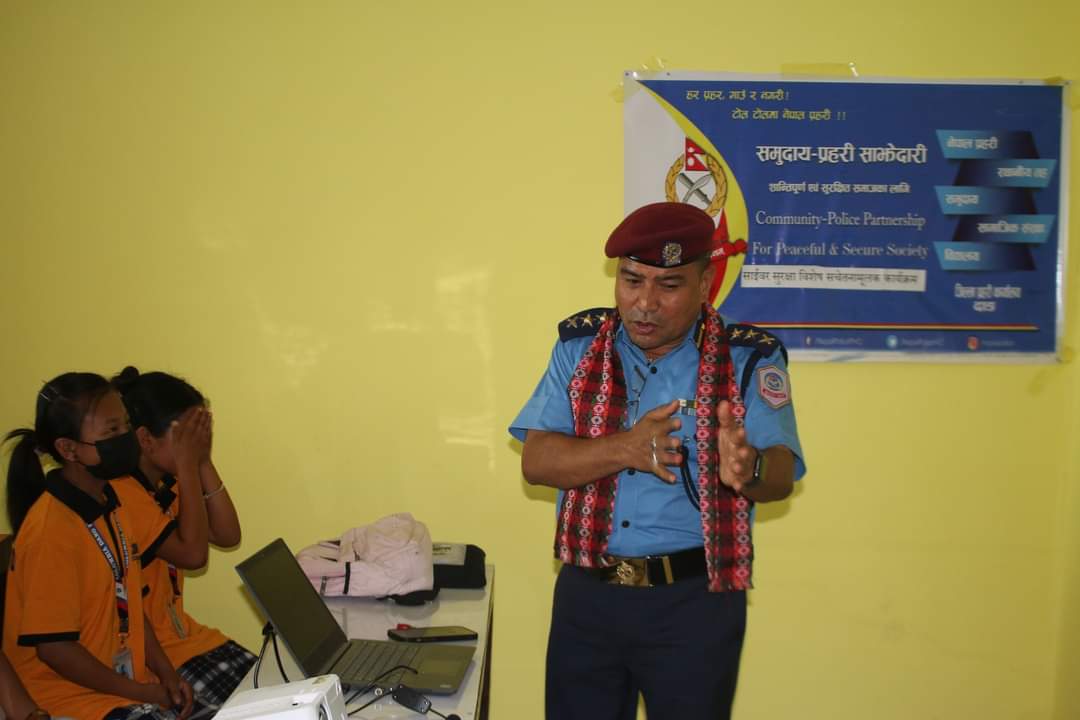 एसपी वली विद्यार्थीसंग साईबर अपराध नियन्त्रण बिषयमा सचेतनामूलक कार्यक्रम लिएर