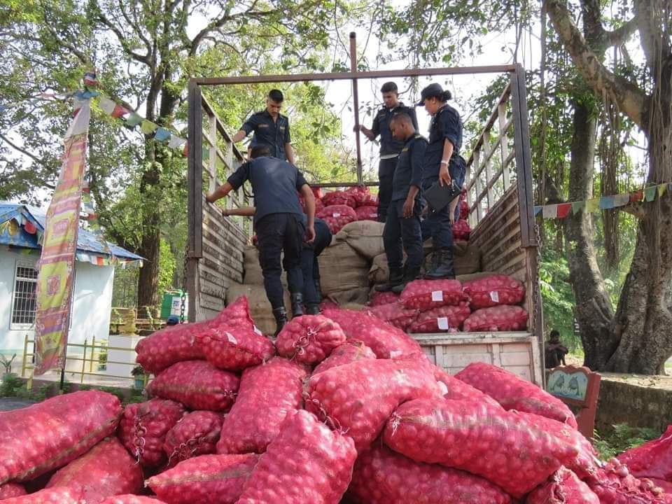 प्रहरीले हेटौँडाबाट करिब डेढ करोड मूल्य बराबरको कपडासहित २ भारतीय पक्राउ
