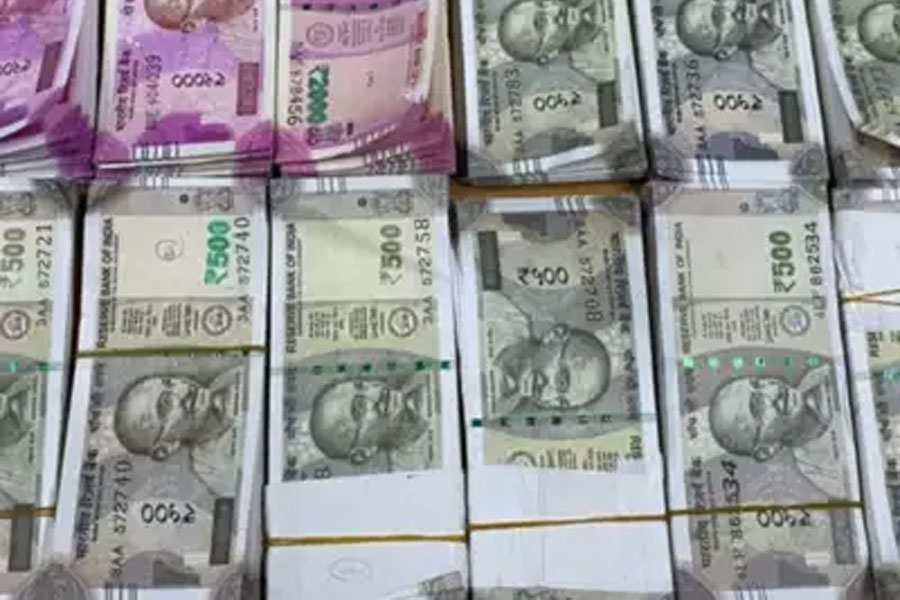 भारतकै व्यापारीहरुले लिन छाडे भारतीय रुपैयाँहरु नेपाली मुद्रामा मात्रै कारोबार गर्दै
