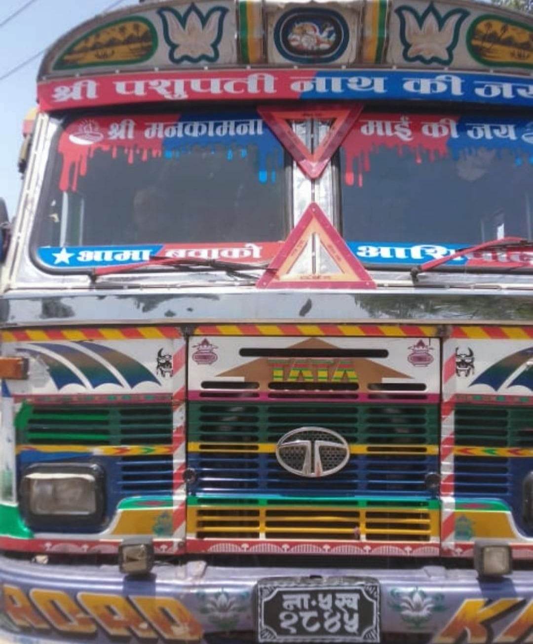 पर्सा प्रहरीले खुद्रा तथा हार्डवेयरको सामानहरू सहित एक ट्रक पक्राउ