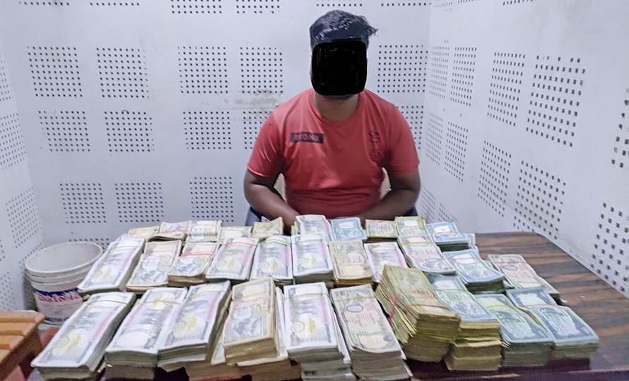 स्रोत नखुलेको ३३ लाख ५० हजारसहित एकजना काठमाडौंबाट पक्राउ
