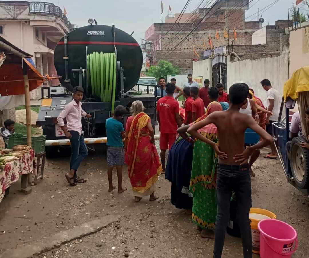बिरगंजमा खानेपानीको हाहाकार भएपछी दैनीक ३ सय भन्दा बढी घरलाई पानी वितरण गर्दै