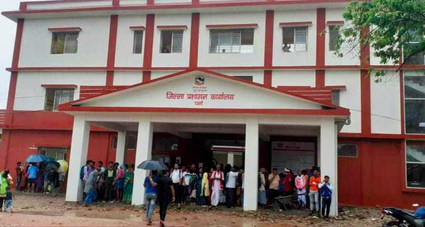 जिल्ला प्रशासन पर्सामा बिचौलियाद्वारा नागरिकता छिटो बनाइदिने पैसा ठगदै अख्तियारद्वारा अनुगमन