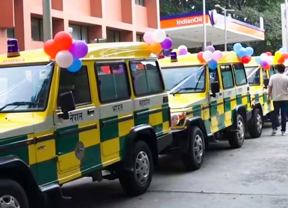 भारत सरकारले दियो नेपाललाई ३४ वटा एम्बुलेन्स र ५० स्कुल बस