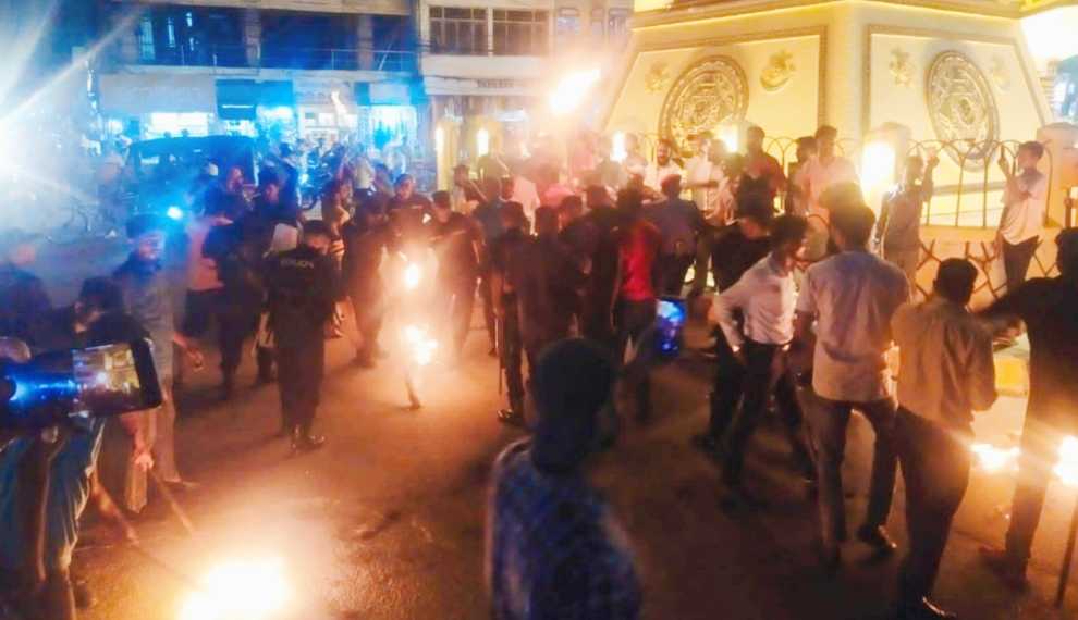बिरगंजमा विद्यार्थीहरूको मसाल जुलुस प्रहरीको हस्तक्षेप ४ जना घाइते