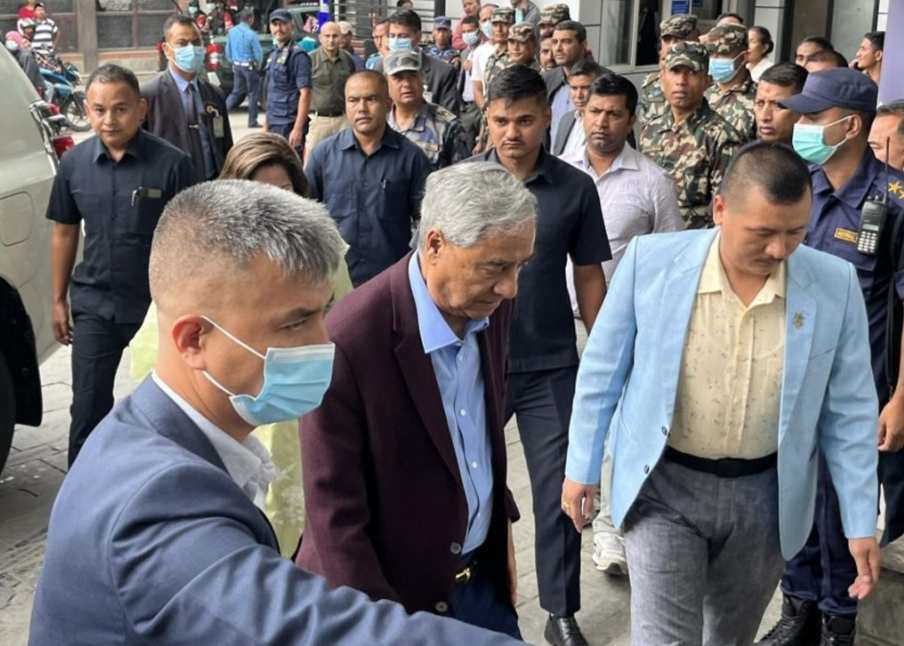 सीता दाहाललाई श्रद्धाञ्जली दिन शीर्ष नेताहरु नर्भिक अस्पतालमा